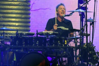 Rob Hirst, baterista do Midnight Oil, morre aos 70 anos