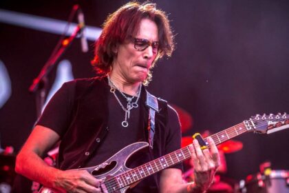 A jornada de Steve Vai entre o estrelato e a essência