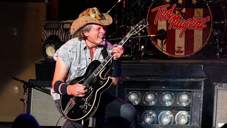 Ted Nugent critica Tom Morello e diz: “Você é a máquina”