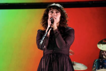 Violet Grohl lança single ‘What’s Heaven Without You’