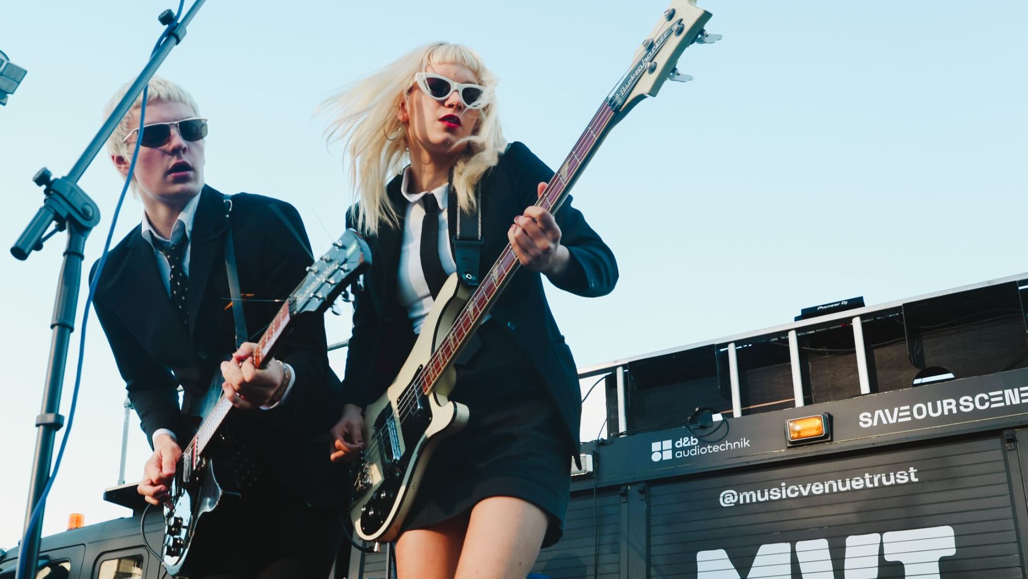 The Molotovs lançam ‘Get A Life’, novo single