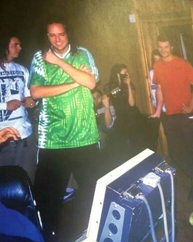 Jonathan Davis e Mike Patton durante as gravações de ‘Lookway’ do álbum Roots, c. 1995; Créditos: Imprensa