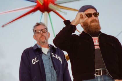 The Black Keys anuncia “Peaches”, novo álbum chega em maio de 2026