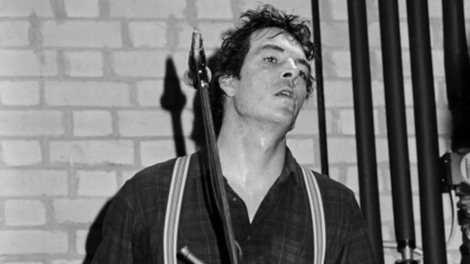 Andrew Ranken, baterista do The Pogues, morre aos 72 anos