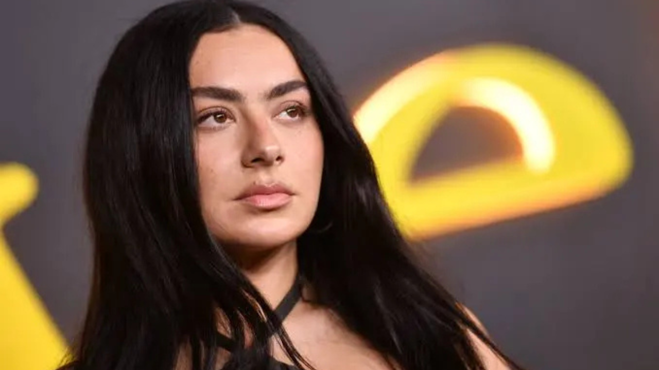Charli XCX diz que “Brat” atraiu público que não a entendia