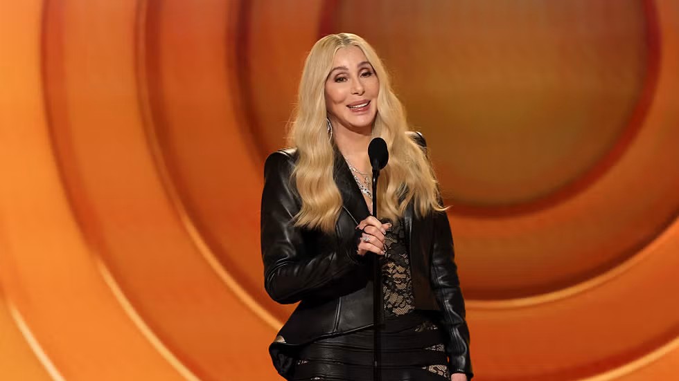 Cher anuncia Grammy a Luther Vandross por engano no palco