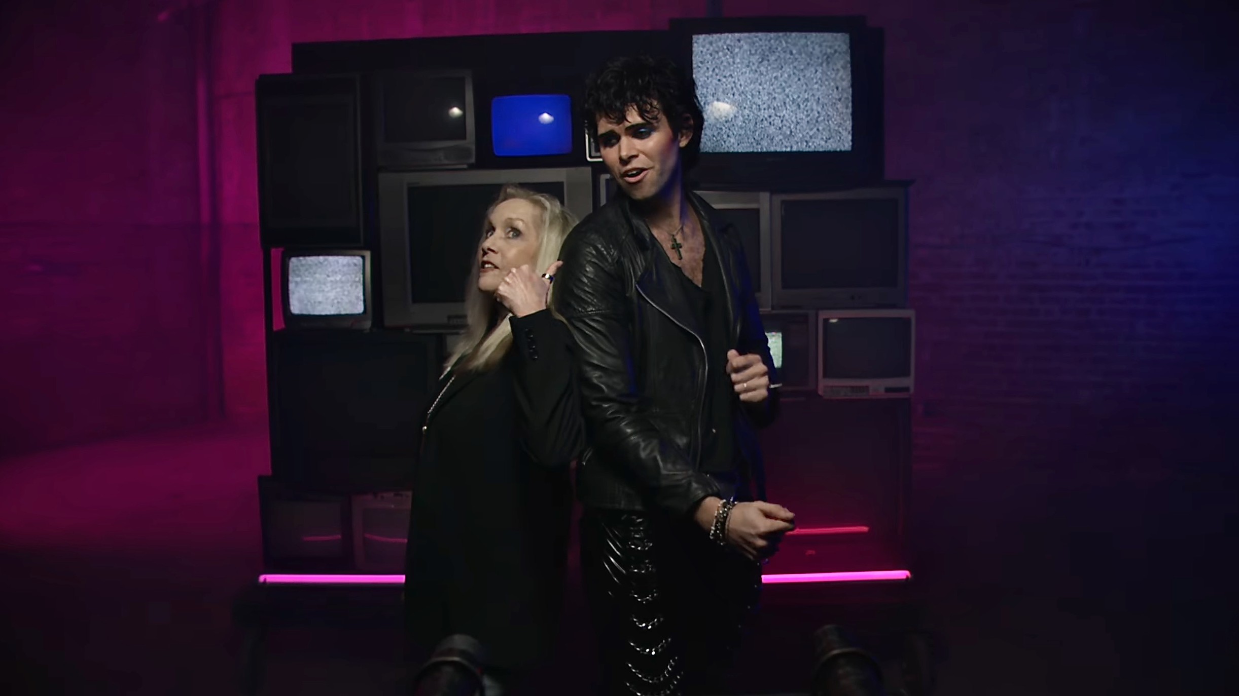 Cherie Currie e Essex lançam o single “When You’re Young”