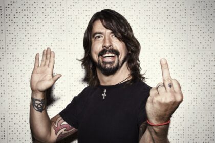 Dave Grohl explica saída de Josh Freese dos Foo Fighters