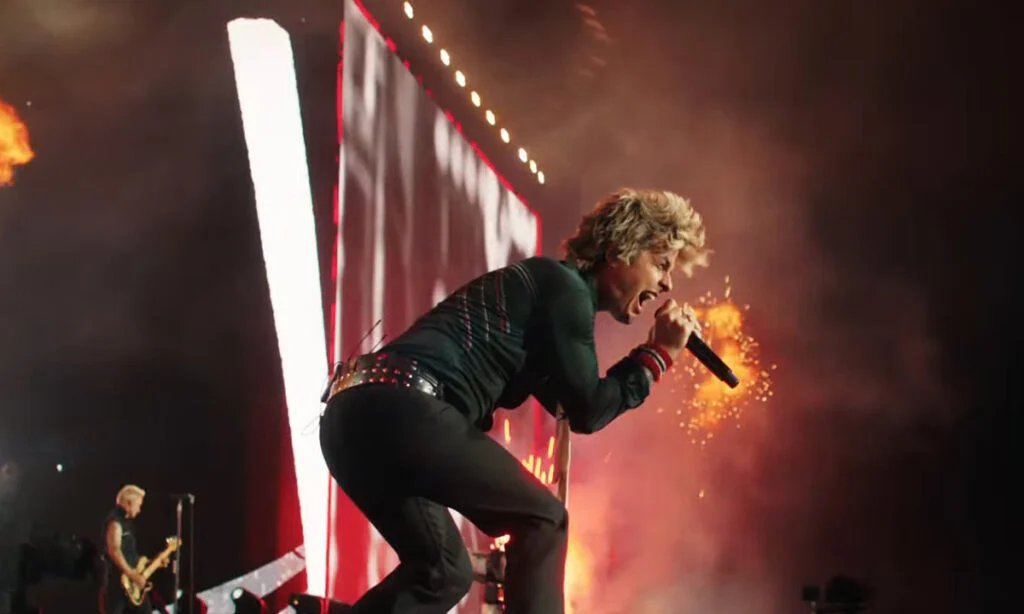 Green Day critica ICE e cita Epstein em festa pré-Super Bowl