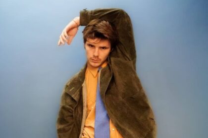 Cruz Beckham lança single “For Your Love” com pegada indie