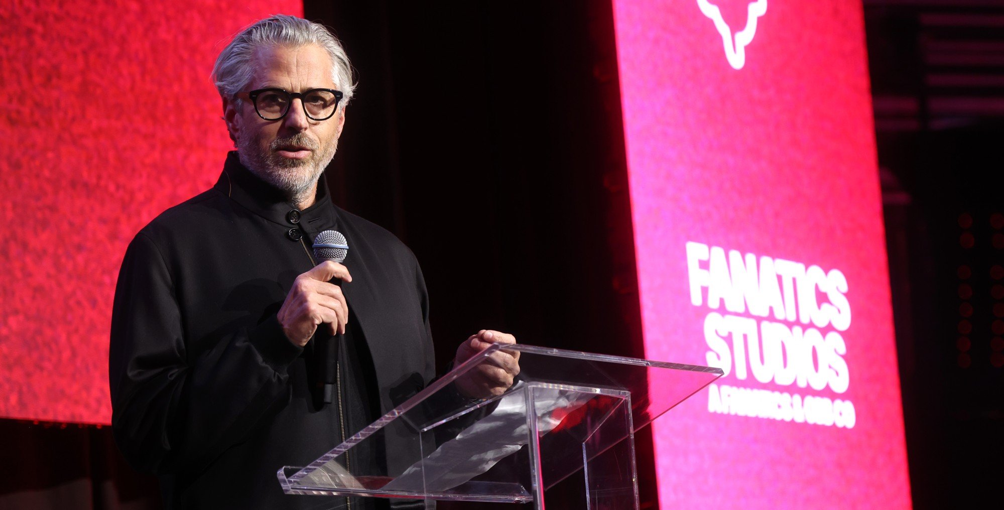 Casey Wasserman coloca agência à venda após arquivos Epstein