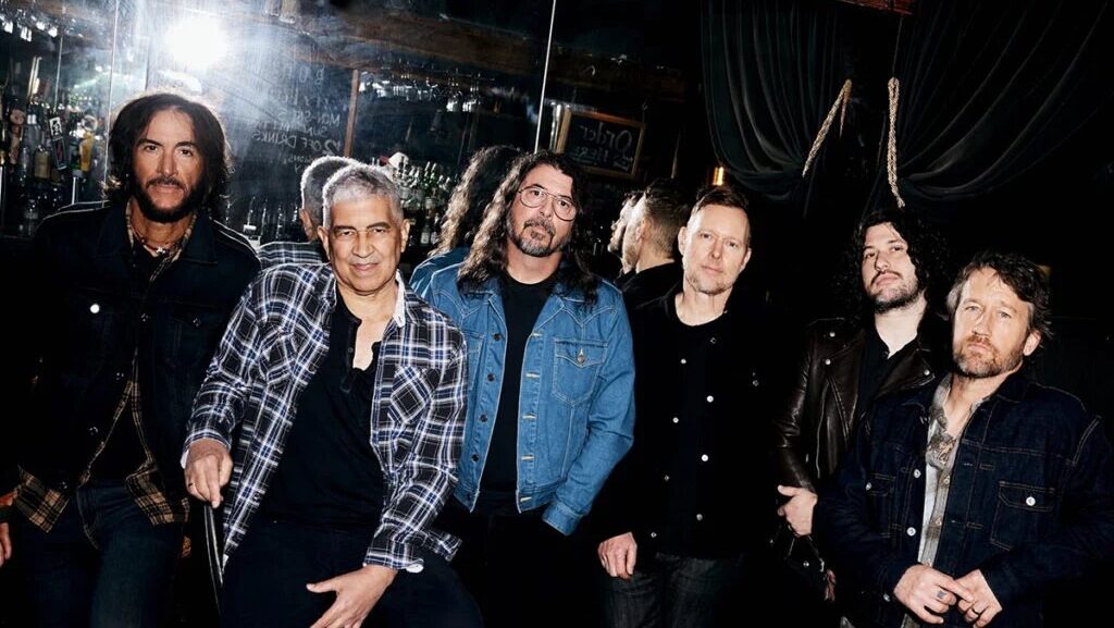 Foo Fighters lança novo single ‘Caught In The Echo’