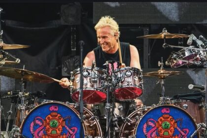 Josh Freese diz que saída do Foo Fighters é mistério