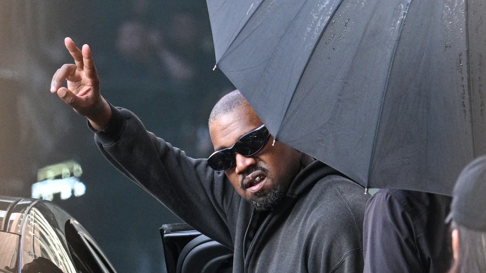 Kanye West é acusado de impedir saída de funcionário em obra