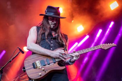 Reb Beach detalha fim do Whitesnake e planos futuros