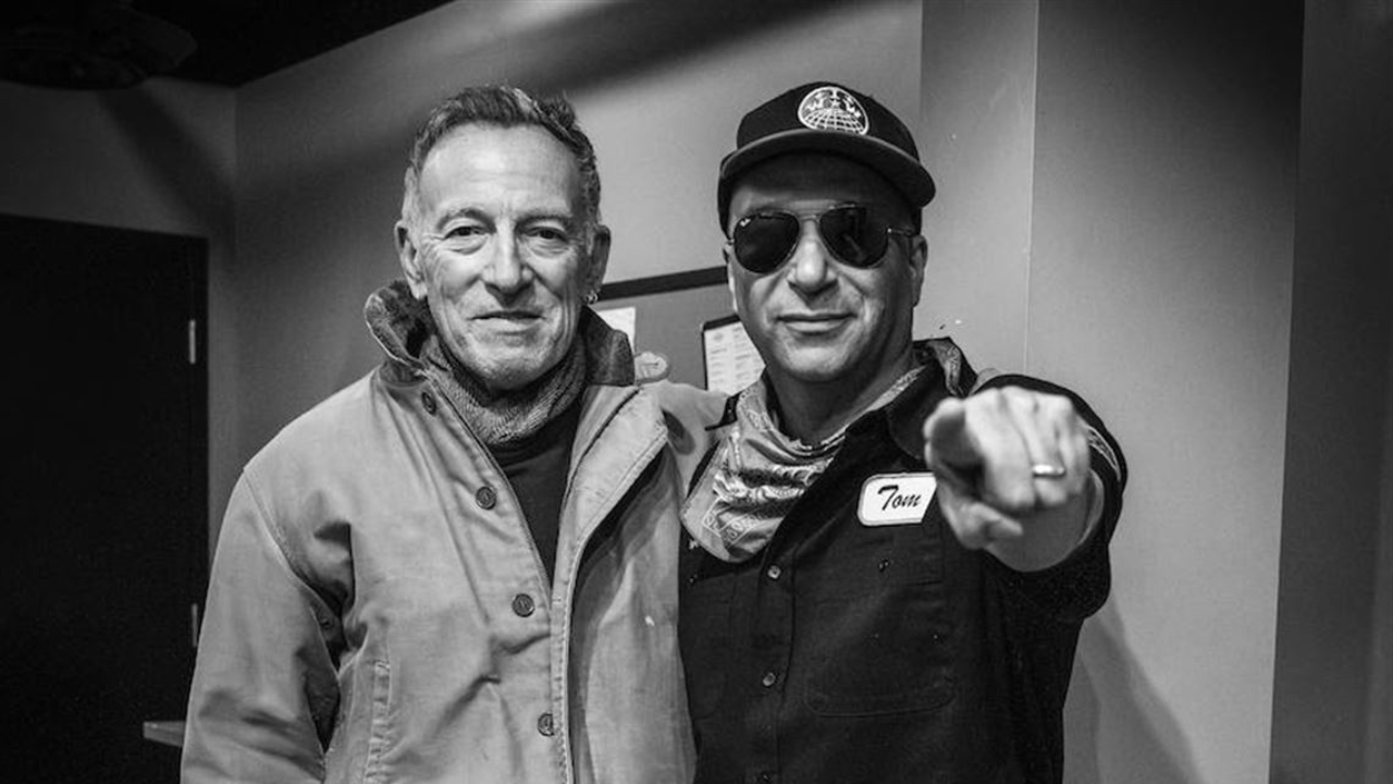 Tom Morello adia turnê solo para acompanhar Bruce Springsteen