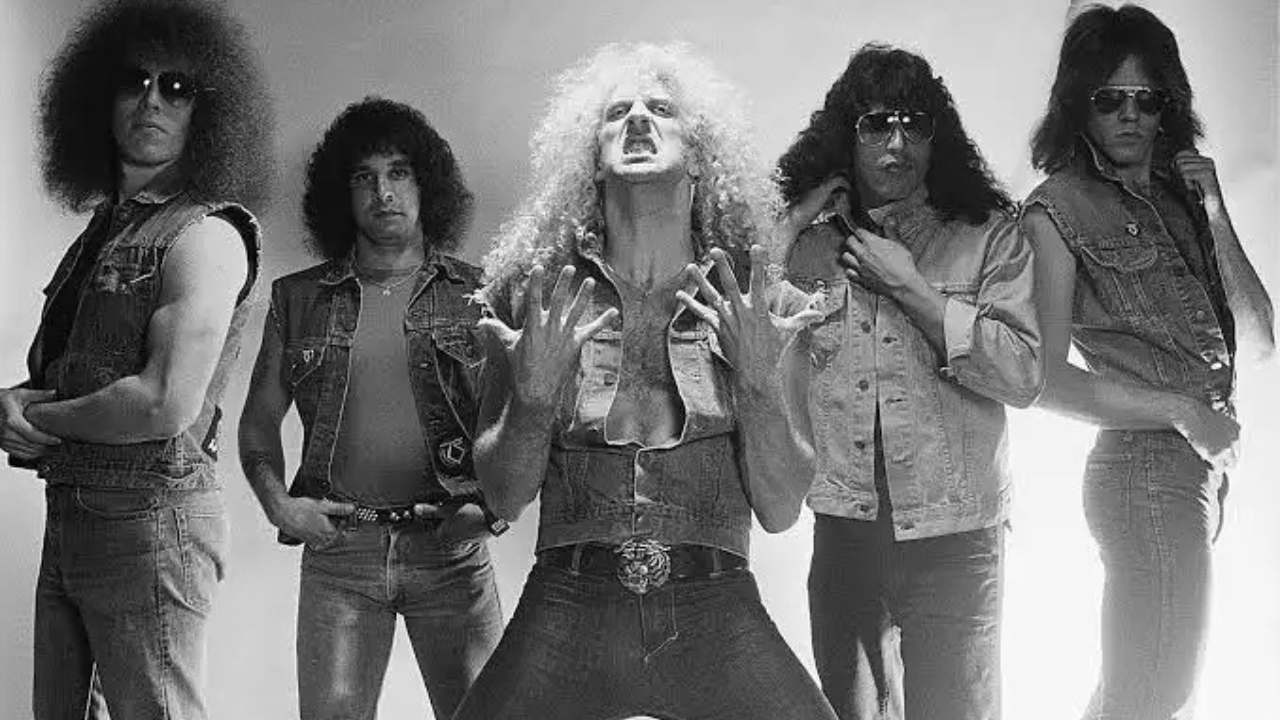 Twisted Sister cancela turnê de 50 anos por saúde de Dee Snider
