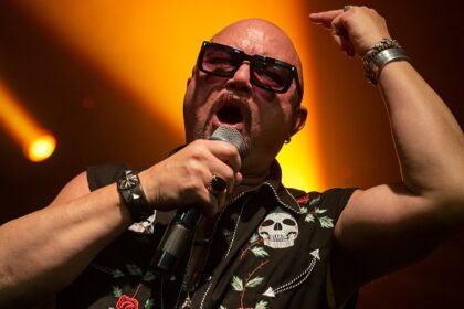Geoff Tate elogia Todd La Torre, novo vocal do Queensrÿche