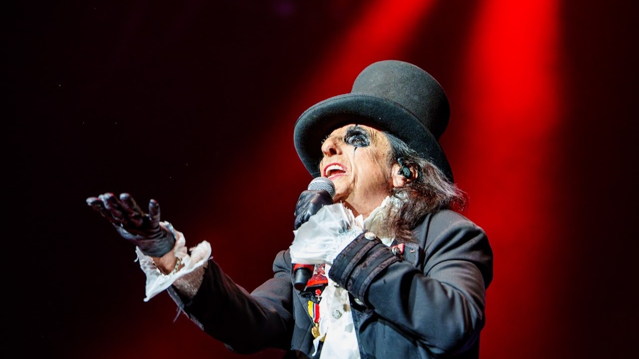 Alice Cooper agradece homem que encontrou seu cartão de crédito no Arizona