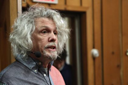 Bob Power, engenheiro que moldou o som de clássicos do hip-hop, morre aos 73