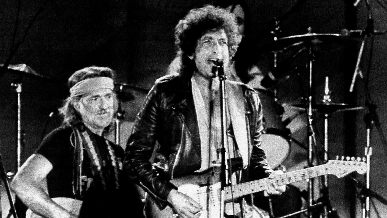 Novo disco de Willie Nelson traz faixa com Bob Dylan