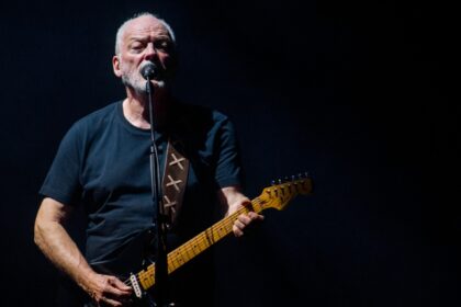 Guitarra “Black Strat” de David Gilmour é vendida por valor recorde de US$ 14,55 milhões