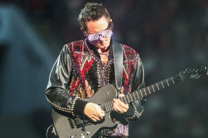Muse antecipa novo single “Be With You” com trecho