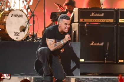 Robbie Williams tributo a Ozzy Osbourne no BRITs 2026