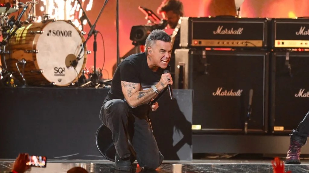 Robbie Williams tributo a Ozzy Osbourne no BRITs 2026