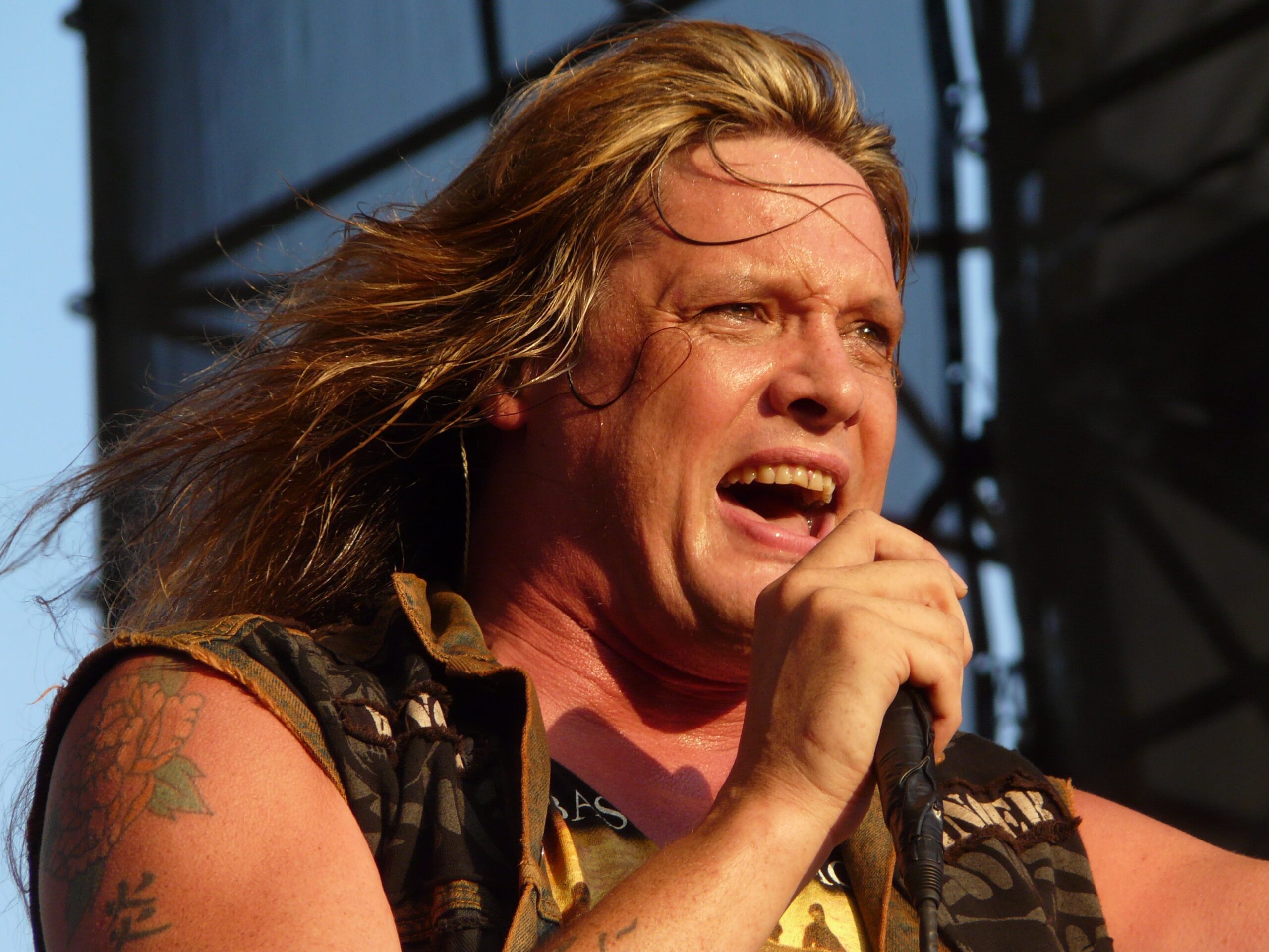 Sebastian Bach testa ‘I Wanna Rock’ com sua banda solo