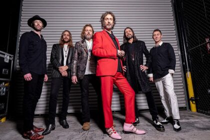 Chris Robinson diz que reconciliação dos Black Crowes inspirou volta do Oasis