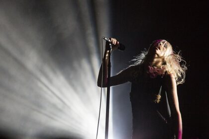 The Pretty Reckless lança clipe da faixa-título “Dear God” do novo álbum