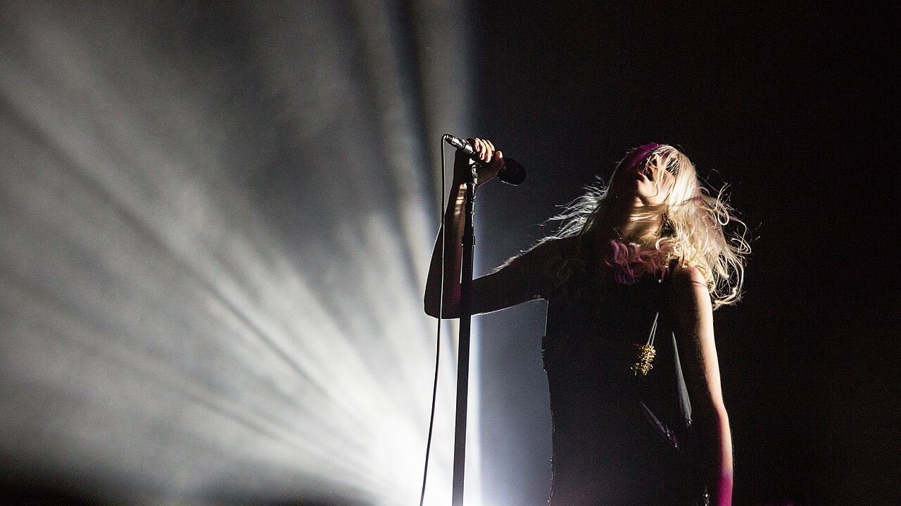 The pretty reckless lança clipe da faixa-título “Dear God” do novo álbum