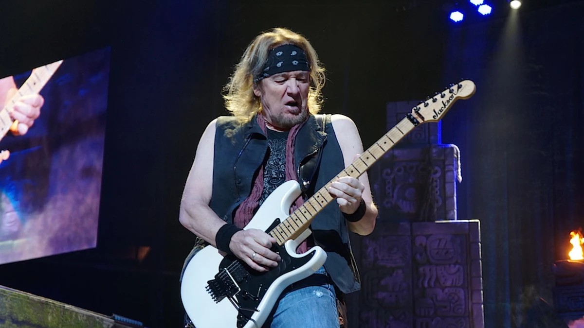 Iron Maiden não planeja aposentadoria, confirma Adrian Smith, mesmo com pausa