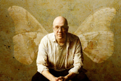 Devin Townsend lança “The Moth”, uma obra orquestral ambiciosa e desafiadora