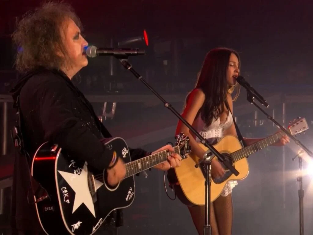 Robert Smith e Olivia Rodrigo gravam juntos em estúdio