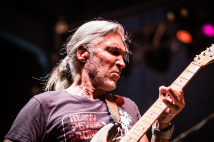 George Lynch relembra Eddie Van Halen nos clubes dos anos 70