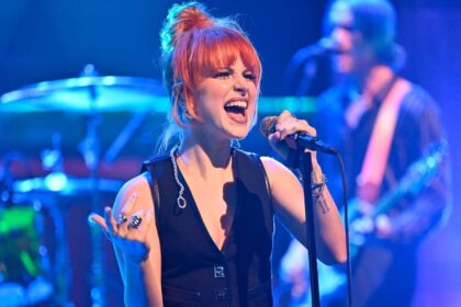 Power Snatch de Hayley Williams lança cover de “Perfect Hand” do This Is Lorelei