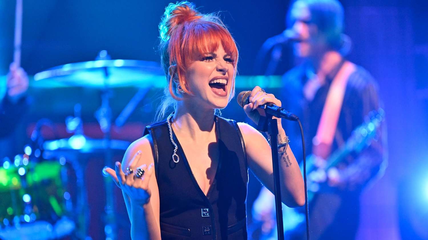 Power Snatch de Hayley Williams lança cover de “Perfect Hand” do This Is Lorelei