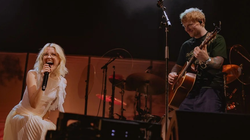 Ed Sheeran faz aparição surpresa em show de Maisie Peters na Austrália