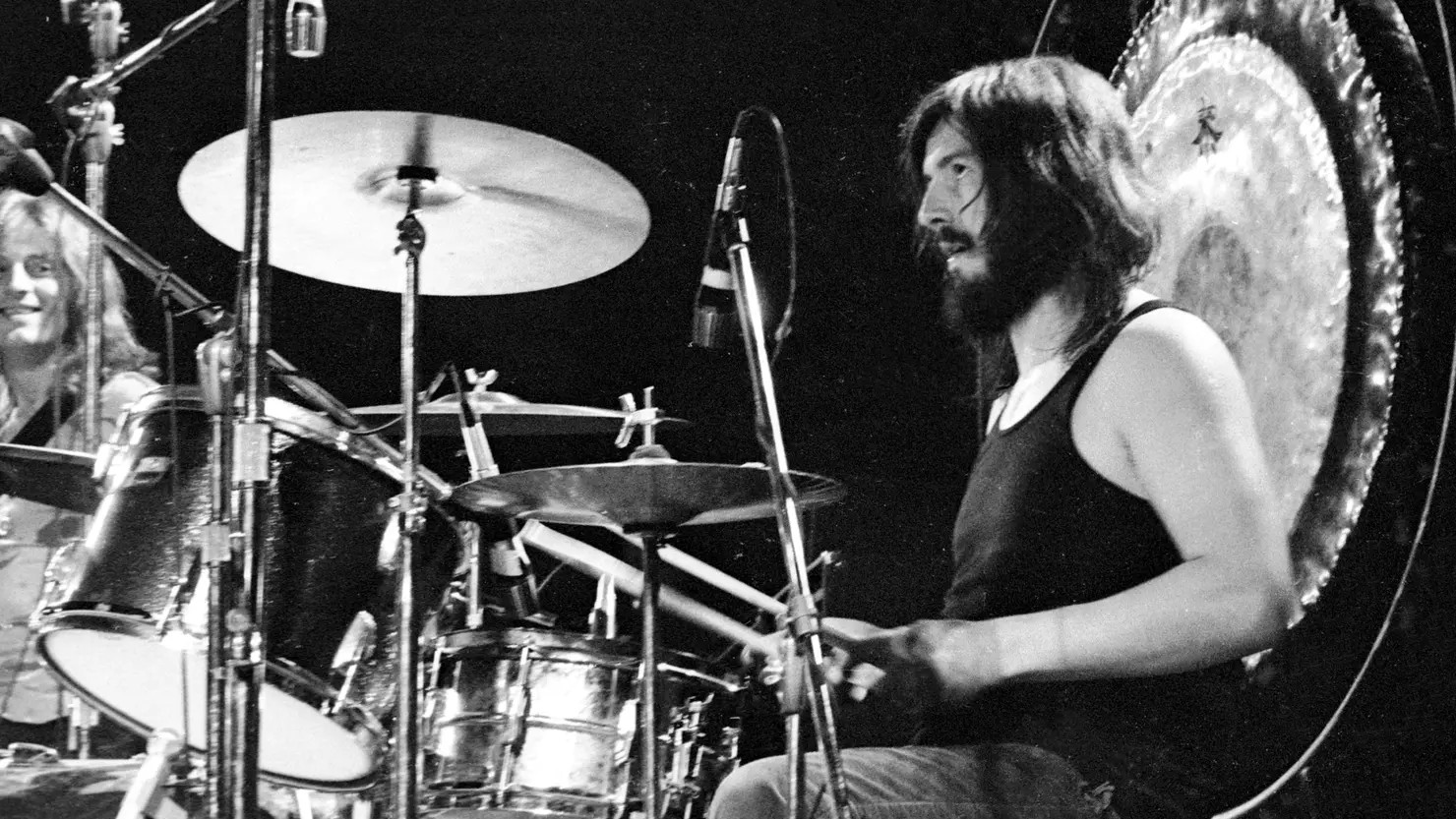 Led Zeppelin e o som gigante de “When the Levee Breaks”