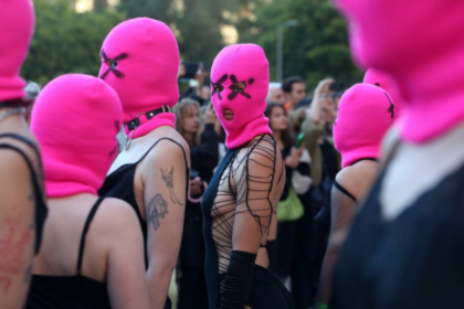 Pussy Riot protesta contra Ubiquiti por apoiar guerra russa