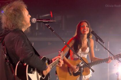 Robert Smith e Olivia Rodrigo gravam juntos no estúdio