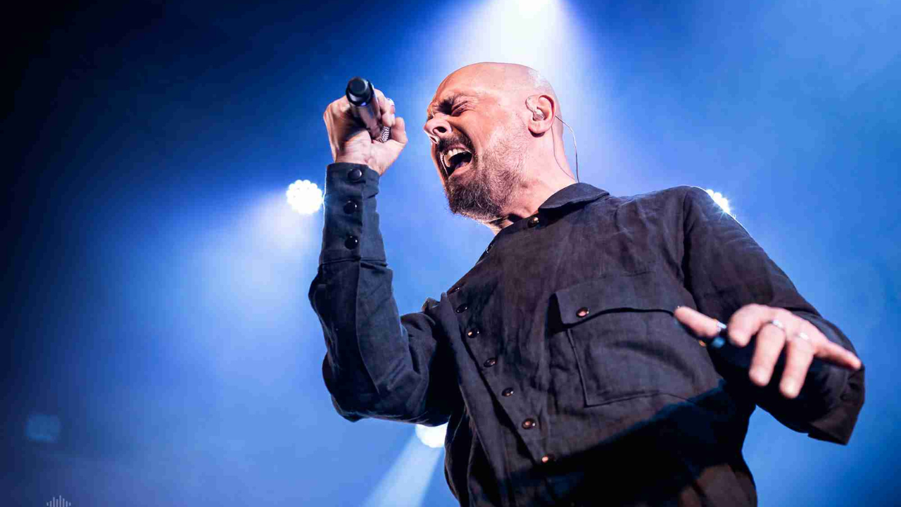 Roy Khan busca recapturar som do Kamelot em álbum solo com produtor Sascha Paeth