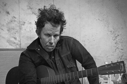 Tom Waits lança álbum de covers