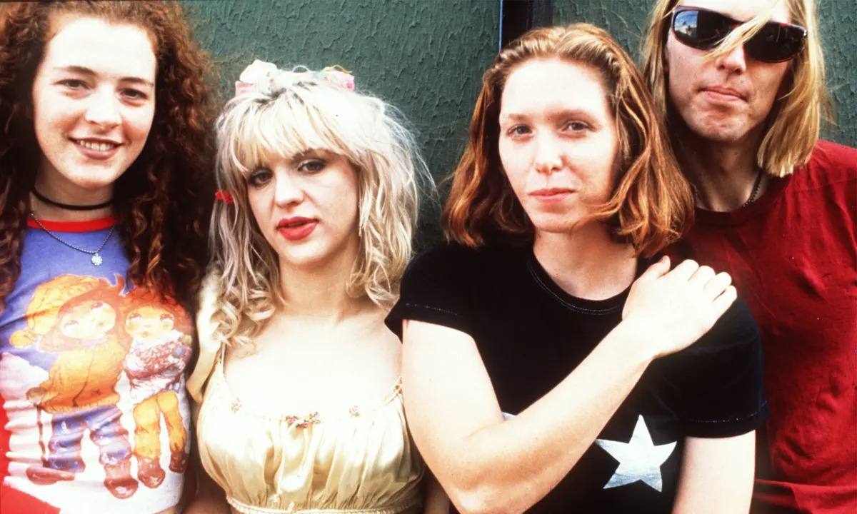 Courtney Love reacende rumores de reunião do Hole