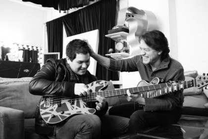 Wolfgang Van Halen fala sobre vínculo com Van Halen e seu pai