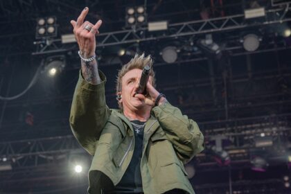 Papa Roach defende debate aberto sobre saúde mental