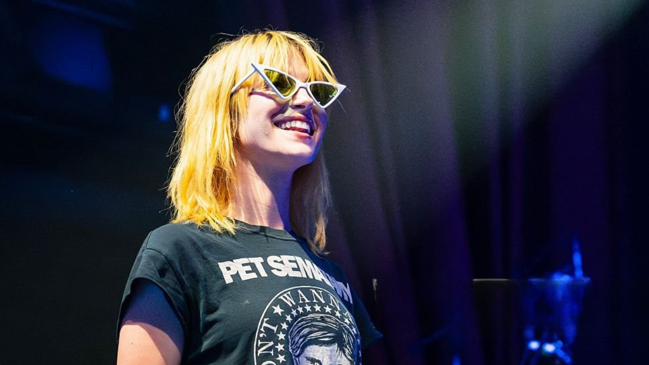 Hayley Williams e Noah Kahan fazem dueto surpresa de “Downfall” em Nashville