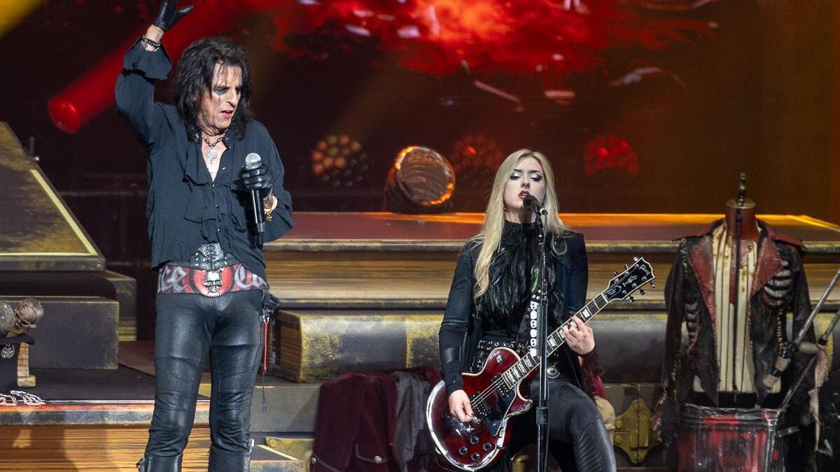 Alice Cooper inicia turnê de 2026 com cover de Nirvana
